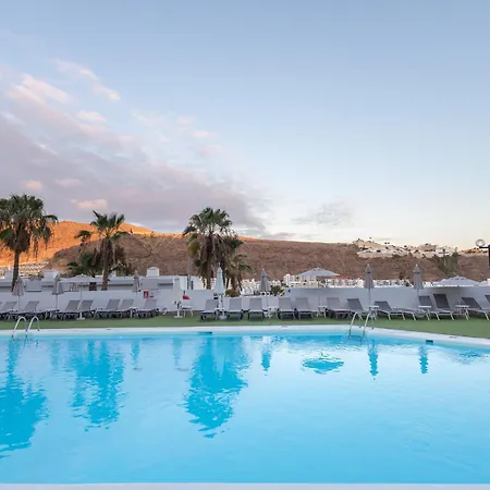 2br Terrace House - Pool & Solarium Apartment