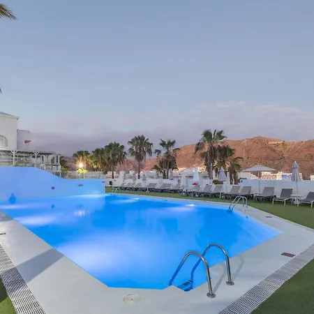 2br Terrace House - Pool & Solarium Apartment *
