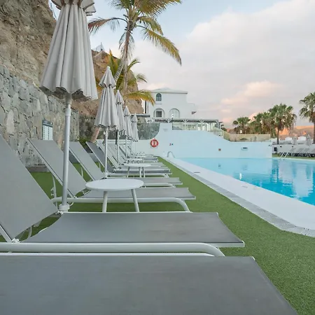 2br Terrace House - Pool & Solarium Apartment *